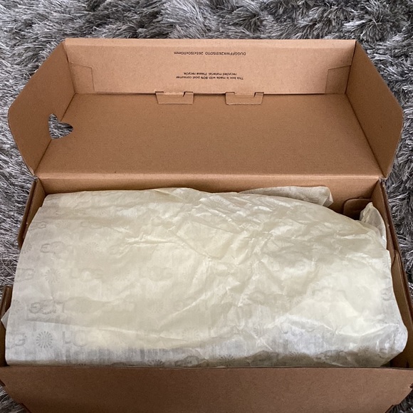 Uggs Big Kids Beach Slides Blue 🩴 - Picture 16 of 16